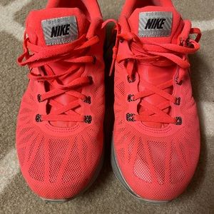 Woman’s size 9 Nike Lunarglide 6